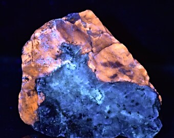 アフガニスタン バダフシャン産 蛍光天然ブルー ハックマナイト