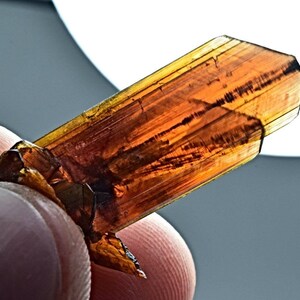 Seltene scharfe Endung zwei natürliche gebundene BROOKITE Crystal 6 Karat