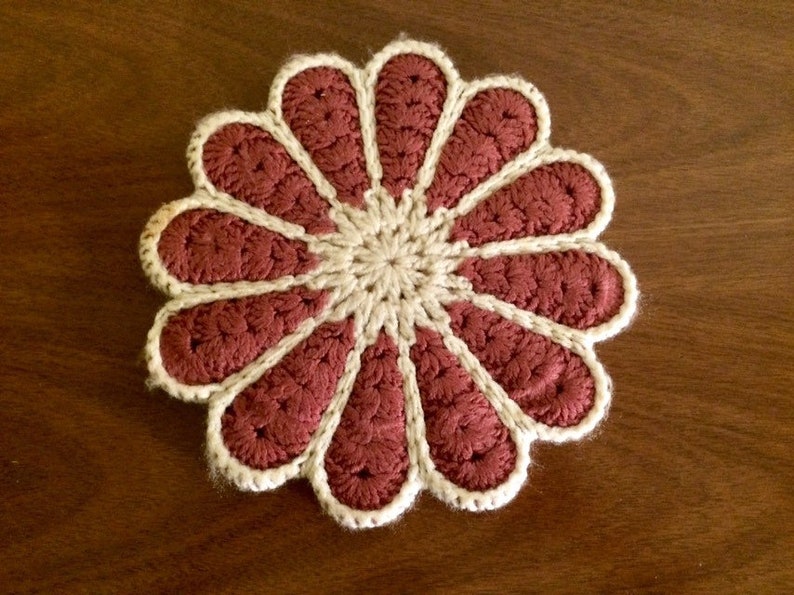 Flower Power yarn trivet set of 2Handmade knitted flower trivet set
