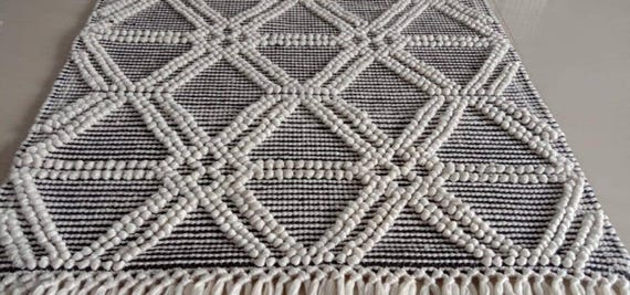 Handmade Polypropylene Outdoor Rug: Geometric Woven Rug