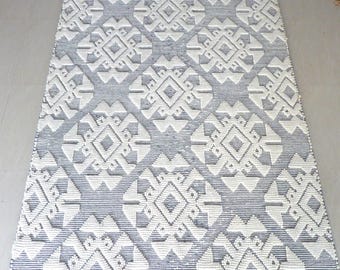 Chunky wool rug, Handmade rug for living room.
