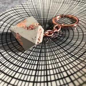 Keychain diamond in concrete, copper, gold