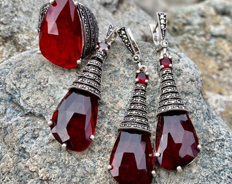 Orecchini pendenti rosso scuro Orecchini lunghi rossi Orecchini lunghi rossi a goccia Orecchini a goccia rossi in argento sterling Gioielli in marcasite rossa Rosso Vintage