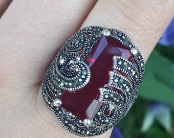 Bordeauxrode ring Rode marcazietring rode statement ring Rode vintage 70e ring Armeense zilveren sieraden