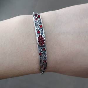 Pulsera Armenia de Plata Esterlina Hecha a Mano Pulsera de Granate SÍMBOLOS de Armenia Uva símbolo de fertilidad y riqueza