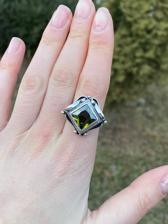 Bague pierre vert 2025 clair