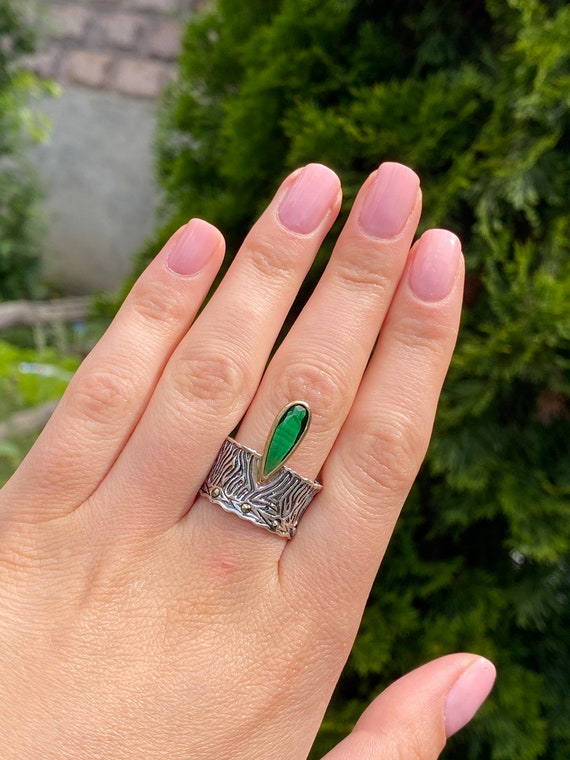 Bague large avec pierre verte Bague large bande verte en argent sterling avec zircons verts Bague verte unique Bague verte cocktail Etsy France