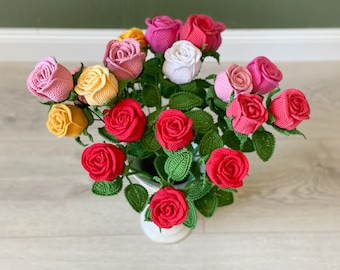Bouquet di fiori all'uncinetto, rose all'uncinetto per decorazioni fatte a mano o regali per donne. Real Touch rosa per vaso, amigurumi.