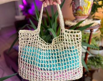 Handgehäkelte Strandtasche aus Raffia: Netztasche