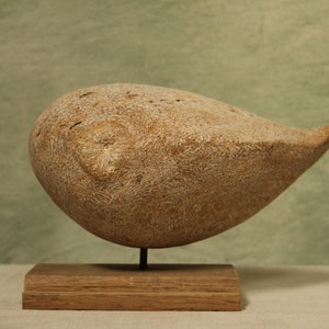 Skulptur "Flugsame, Keimform" - Kalkstein - Hängeobjekt