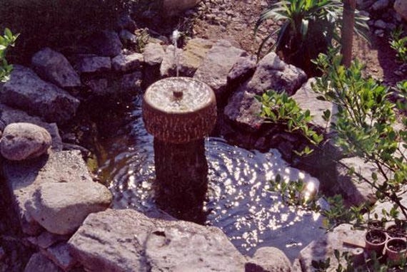 Gartenbrunnen einfach selber bauen - eine Anleitung (de/en/fr)