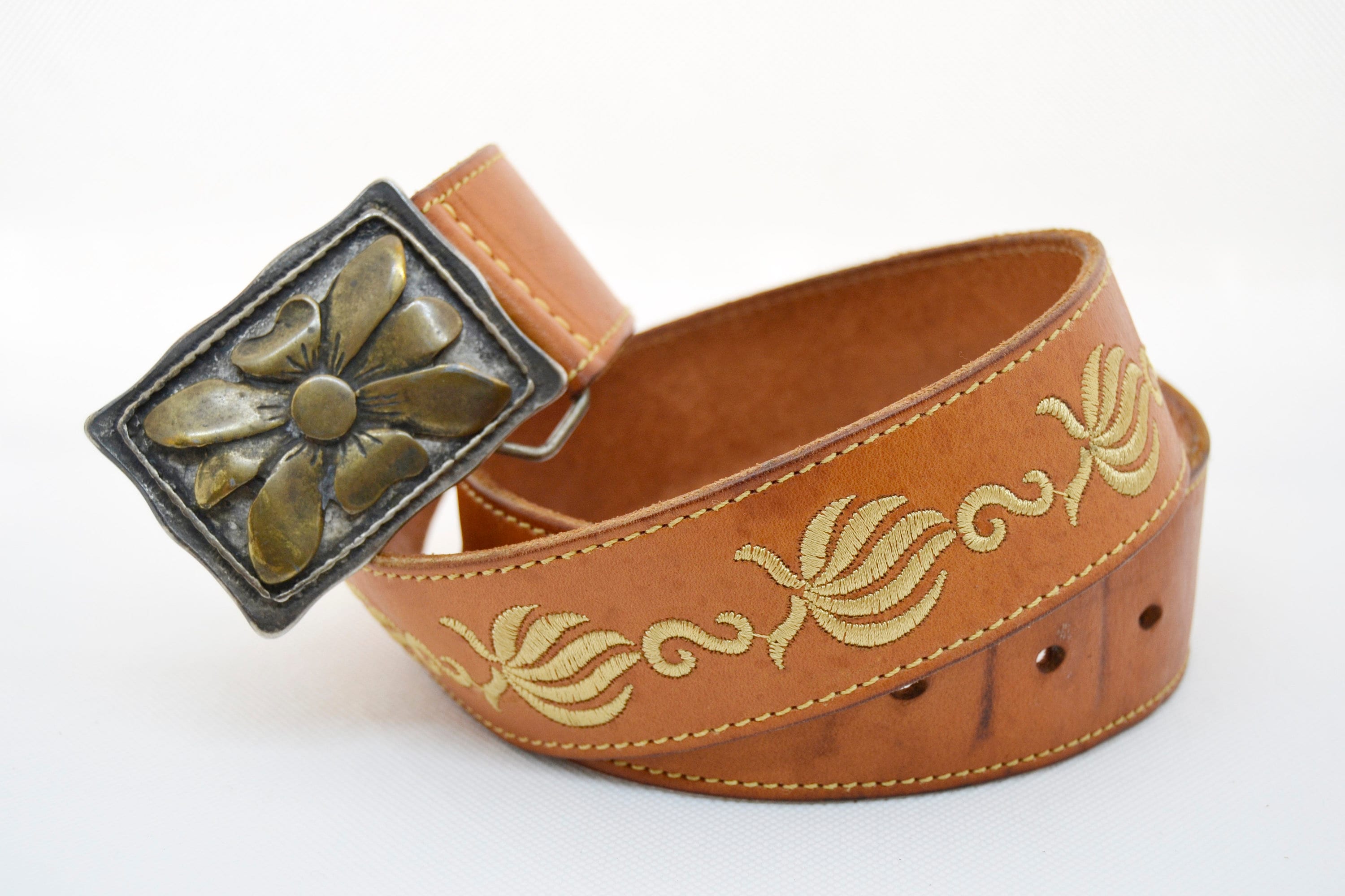 Vintage Brown Leather Belt With Embroidered Flower Buckle  display picture 2
