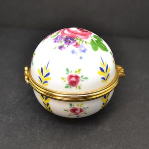 vintage porcelain box, porcelain vanity, porcelain trinket box, small box,Vintage Manuscript Porcelain Trinket Box , Pill Box , Porcelain