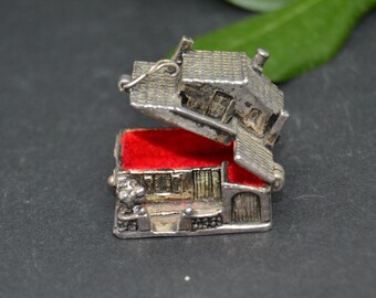 Vintage Alpaca House Pill Box: Collector Gift