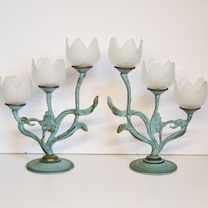 Vintage Kerzenhalter aus Metall weiße Blumen, Vintage Kerzenhalter, Kerzenhalter aus Metall, Kerzenhalter aus Metall, Glasblumen