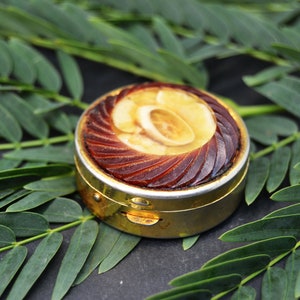 vintage pill box,gold tone pill box,collection pill boxes,pill box,small box,collector gift,mother gift,round pill box,vintage item