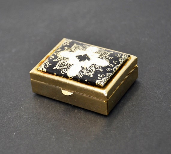 vintage rectangular pillbox decorated with leather - image 1