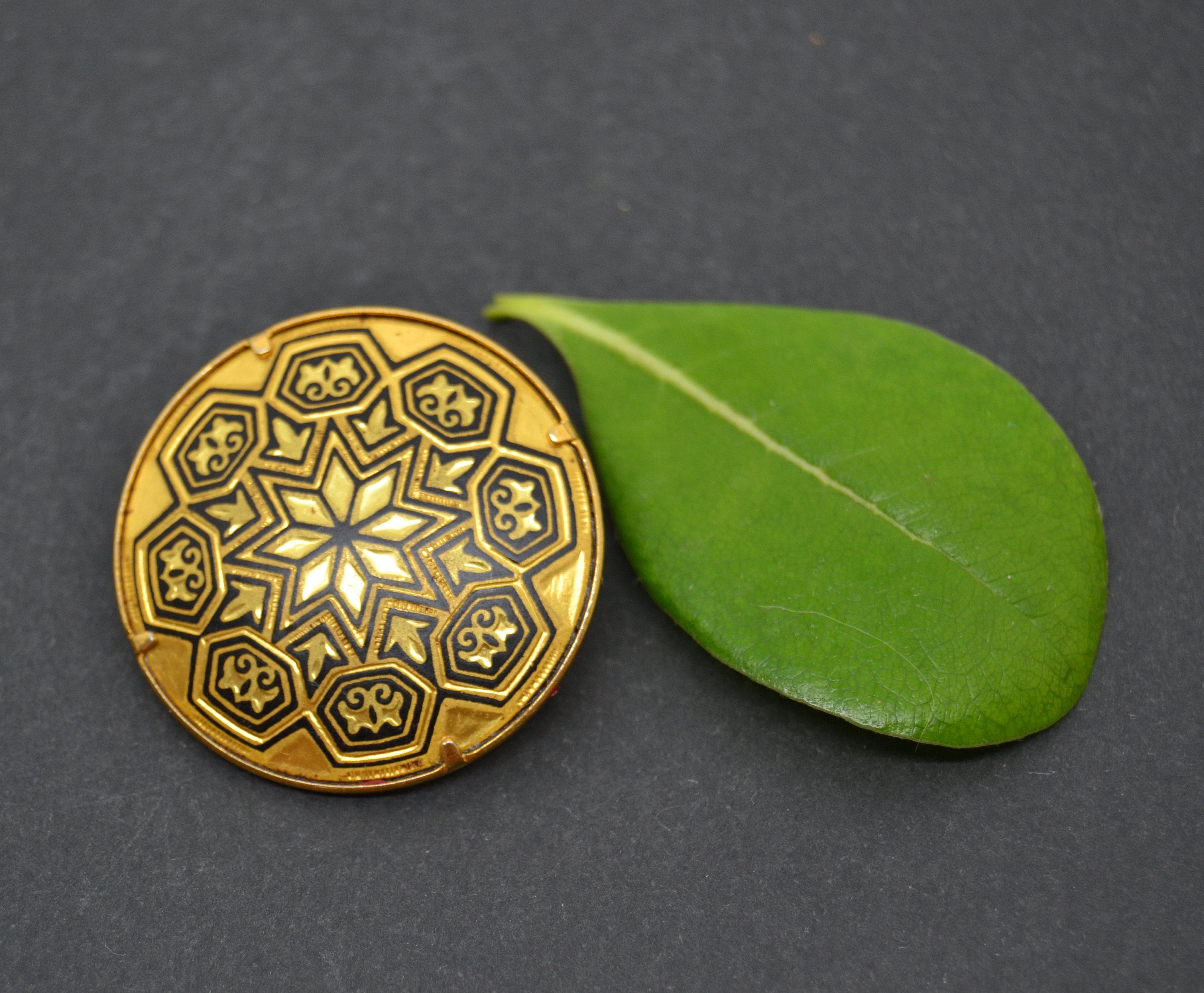 Spilla Da Cravatta In Oro Damasceno Midas Of Toledo Spagna - Stile 5304 Tartaruga