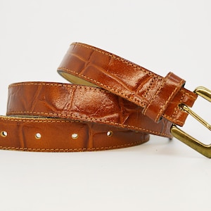 Cinturón Artesanal de Cuero marron – Hecho a Mano、Elegante y Resistente