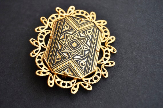 ヴィンテージダマスカスブローチ：金細工の象嵌 - Etsy 日本