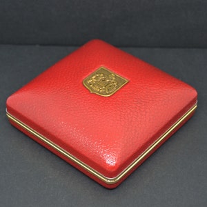 old leather jewelry box,red leather case,vintage jewelry box,old jewelry box,leather box,red box,vintage box,collection box