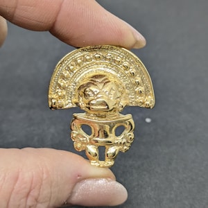 Dije Precolombino Dorado - Réplica de Arte Tumbaga Estilo Quimbaya