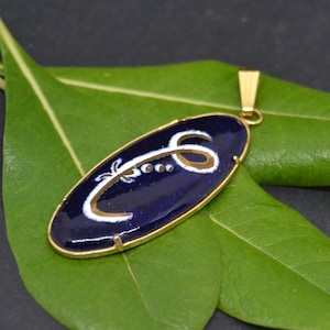 pingente vintage, pingente de cerâmica, pingente feito à mão, pingente azul, pingente dourado, presente feminino, presente de natal, pingente antigo, desenhado à mão