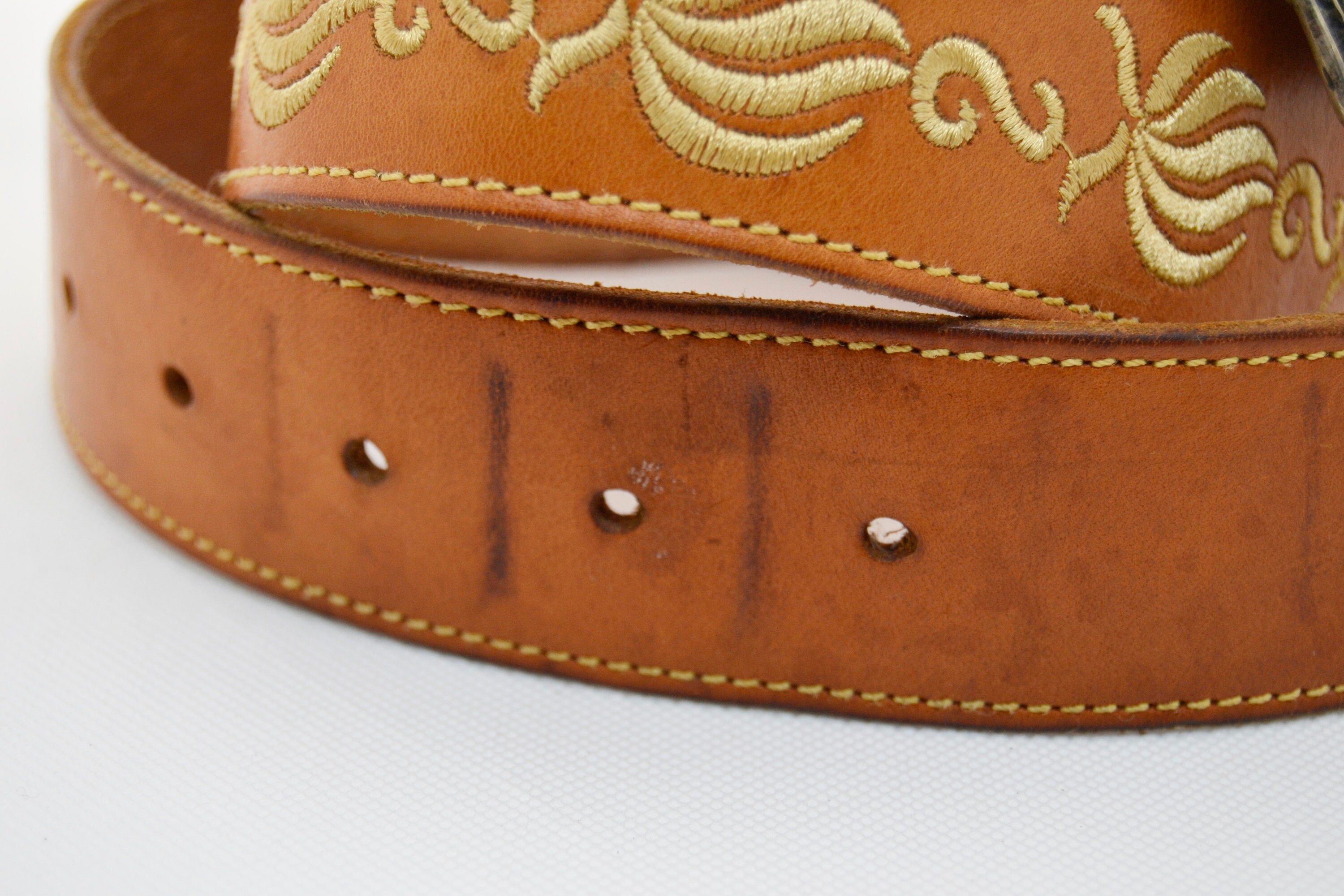 Vintage Brown Leather Belt With Embroidered Flower Buckle  display picture 3