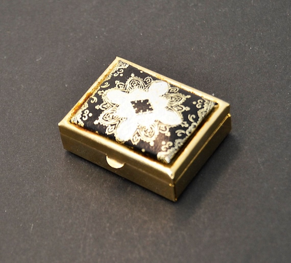 vintage rectangular pillbox decorated with leather - image 2