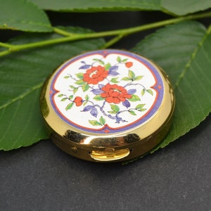 pill box,Boxes,round pill box,enamel pill box,vintage pill box,gold tone pill box,new vintage,tobacco box,makeup box,pill box,travel