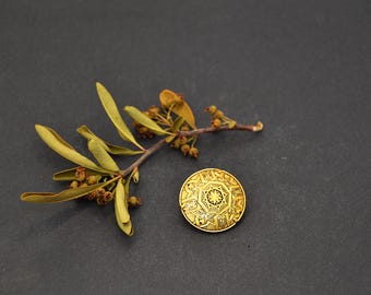 Broche Ancienne En Métal Doré Damasquiné - Or De Tolède Avec Pierre Violette - Occasion