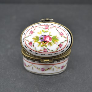 Floral design porcelain box, porcelain pill box, ring box, oval box, collection box, mini box, porcelain miniatures, dressing
