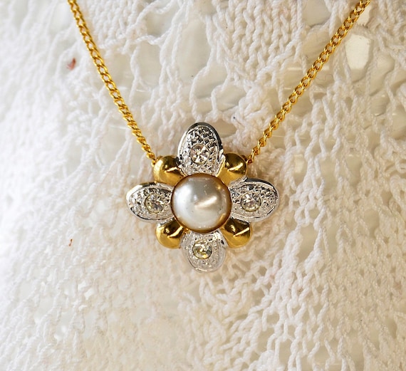 Necklace with flower deals