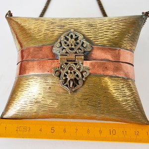 Borsa in metallo, borsa per feste, borsa dorata, borsa retrò, borsa diceño, borsa vintage, borsa artigianale, borsa retrò in ottone e rame, borsa piccola, busta, vintage