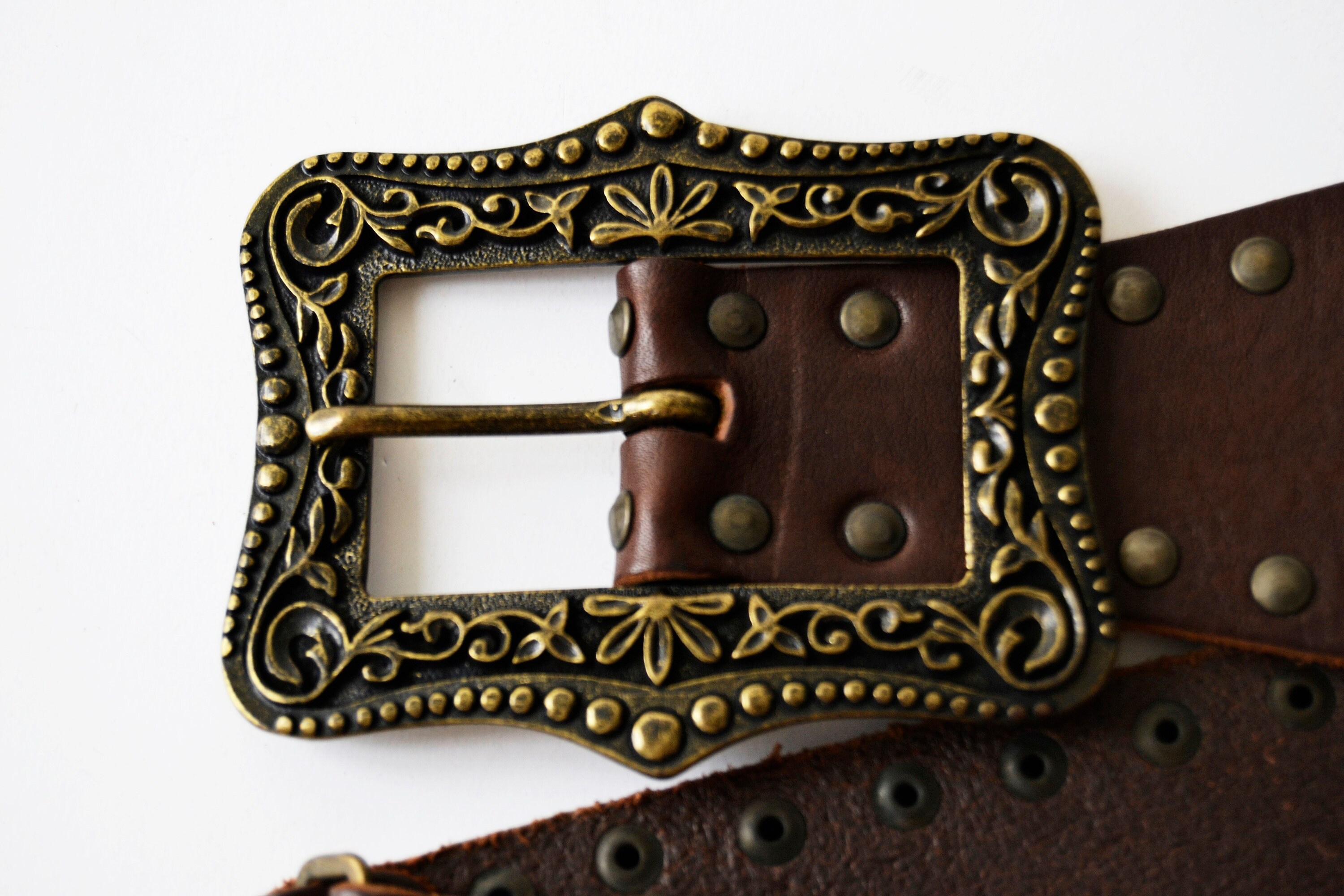 Vintage 90s Anna Biagini Belt Small Wide Green Suede Anna Biagini Belts for Women - Vestiaire Collective main image 3