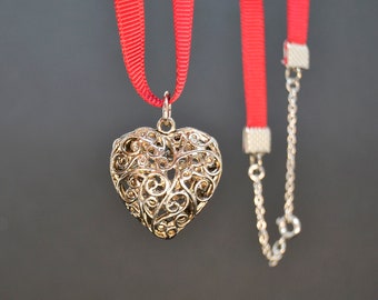Floral Heart Pendant: Silver Valentine Choker