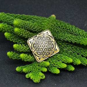 New vintage damascene brooch, made in Spain, damascened with 24 k gold, geometric design