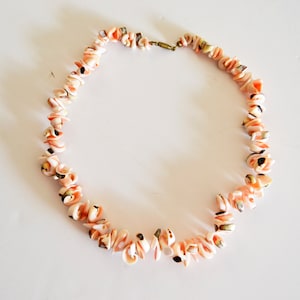 pink quilted necklace, pink necklace, vintage necklace, vintage necklace, summer necklace, beach necklace, sea snail necklace