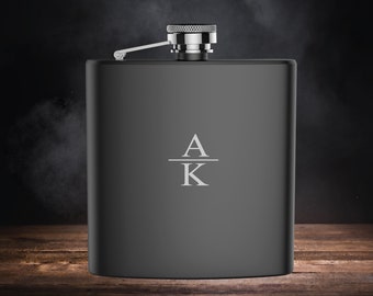 Stainless steel hip flask matt black with engraving | Motif initials II