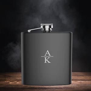 Stainless steel hip flask matt black with engraving | motif initials II