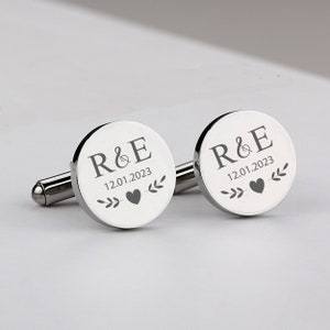2 cufflinks round with engraving of the initials motif 04 for the wedding