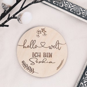 Carte jalon en bois bébé - jalon bonjour le monde sur un disque en bois noble comme cadeau pour la naissance des femmes enceintes, des futures mamans, baby shower