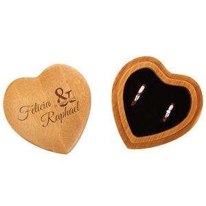 Caixa de alianças em madeira de bambu em formato de coração com motivo gravado 05 - almofada de alianças para casamento gravada com nome e data