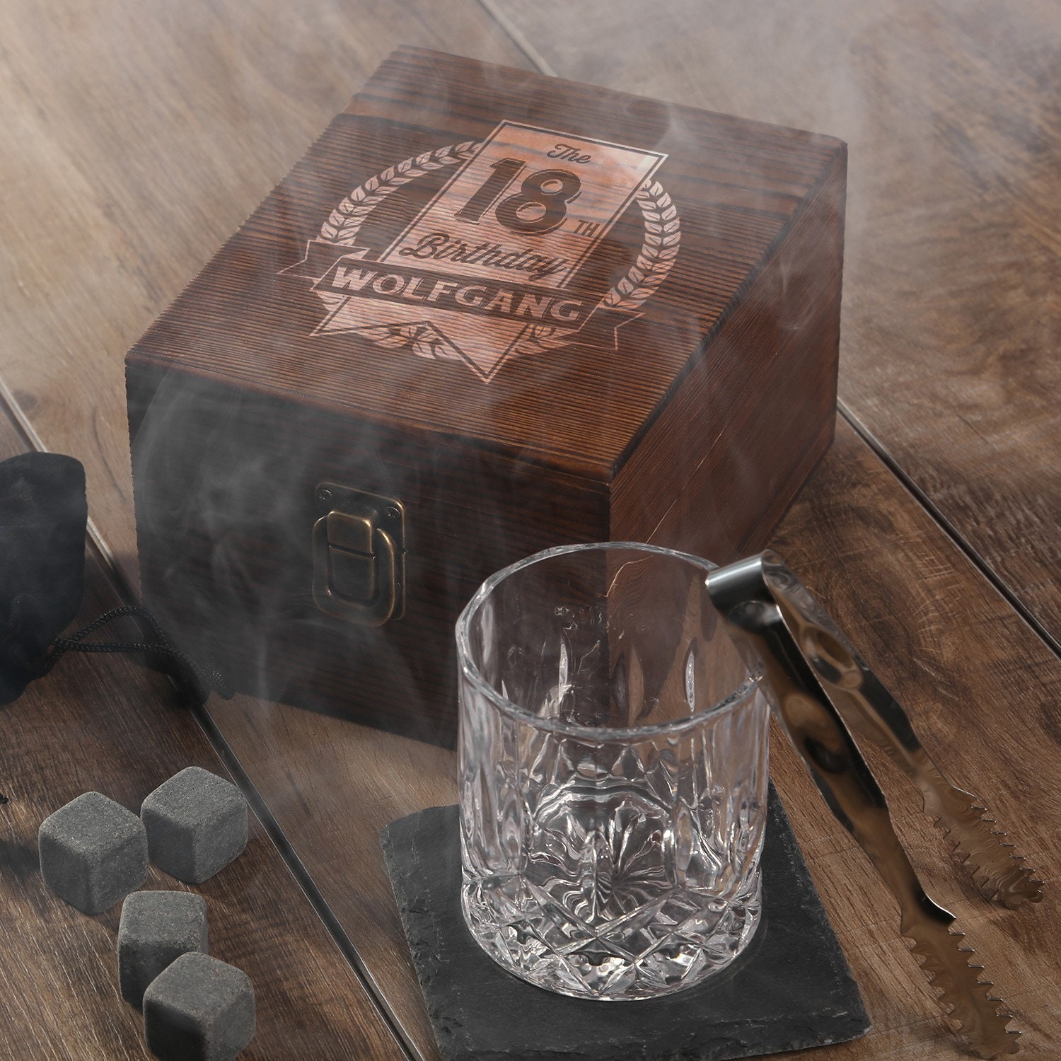 1 Verre de Whisky avec Glacières et Sous-Verres Dans La Boîte en Bois Gravée M05 - Le Nom Désiré Idé