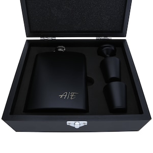 Stainless steel hip flask black with 2 cups and gift box with engraving Father&#39;s Day gift
