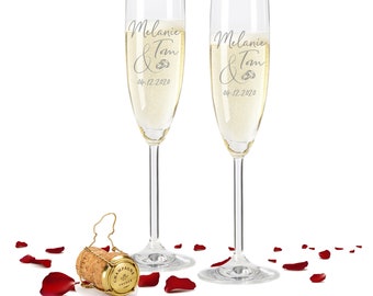 Due Bicchieri Di Champagne E Cuscino Con Anelli Da Matrimonio Immagine Stock - Immagine: 162934651