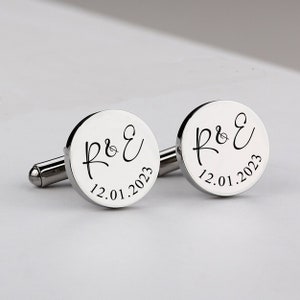 2 round cufflinks with engraving of the initials motif 03 for the wedding