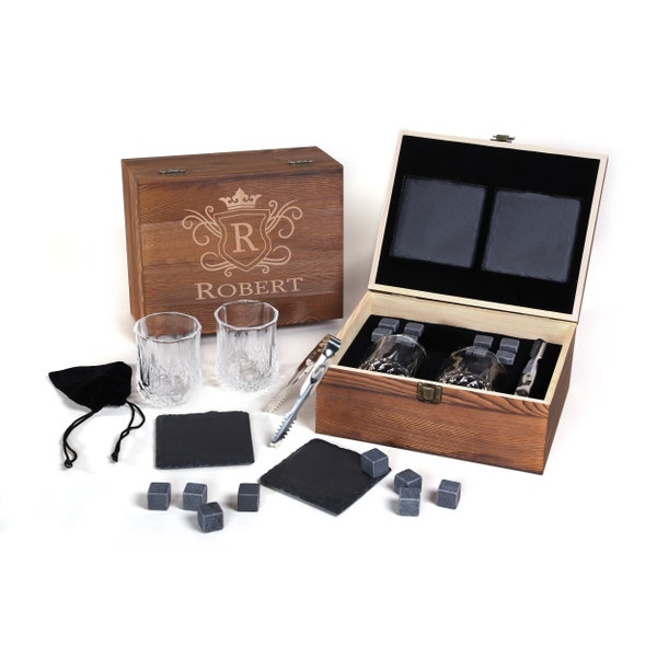 2 bicchieri da whisky con pietre rinfrescanti di whisky e sottobicchieri in scatola di legno incisa motivo Royal - con il nome desiderato - idea regalo