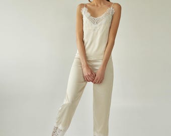 Bridal Silk Satin Pajama set White Bride Pajama Set with Lace Details Silk Camisole Bridesmaids Pajamas Getting Ready Outfit Silk Sleepwear