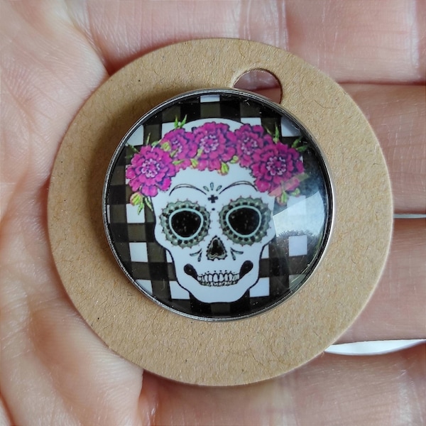 Pins cabochon tête de mort et roses